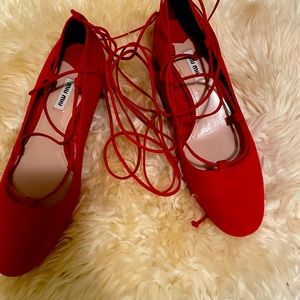 Red lace-up 👠